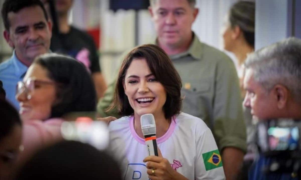 Michelle Bolsonaro afronta 'aliados' e diz que marido será candidato em 2026 | Brasil | EM OFF